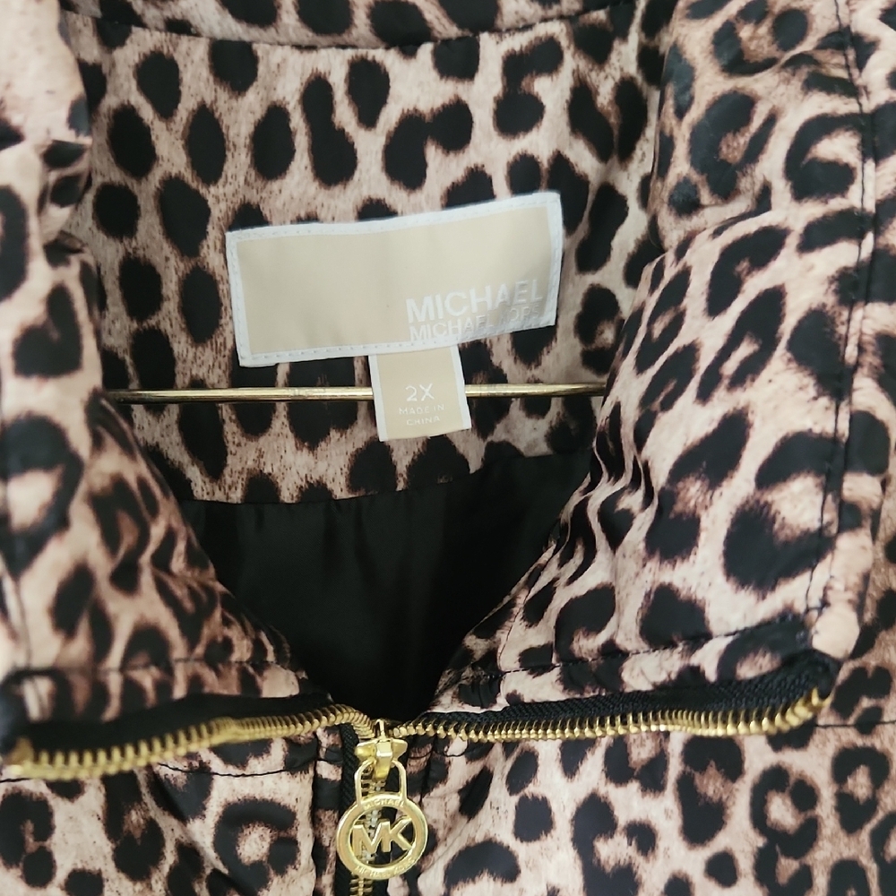 Leopard Print Sleeveless Vest - Picture 2 of 3